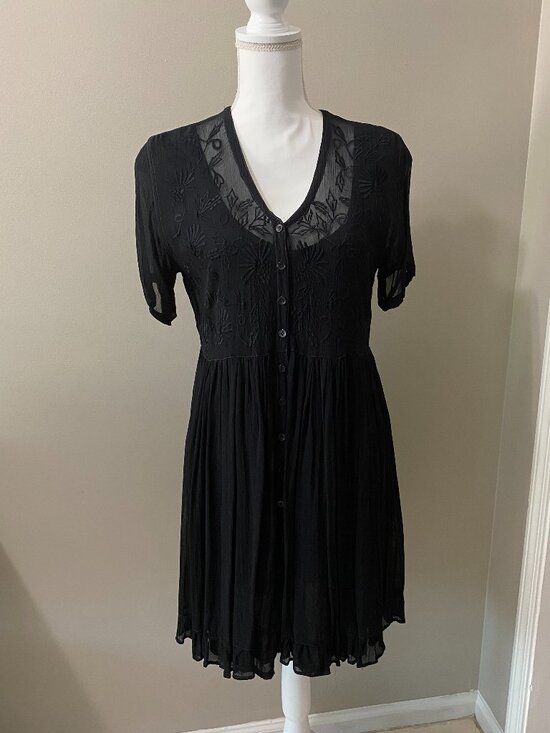 Nostalgia Dresses & Skirts - Vintage Sheer Black Embroidered Dress/Medium